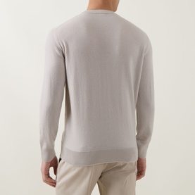 Model wearing Eleventy Cashmere Knitted Sweater in Sabbia e Bianco, rear view showing long sleeves and straight hemline