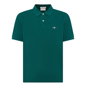 Gant Regular Polo in dark emerald green, short sleeves, three-button placket, embroidered shield logo on chest, piqu&eacute; cotton fabric
