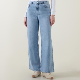 Low-Rise Wide Leg Jeans