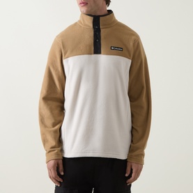 Model wearing Columbia Steens Mountain&trade; II Half Snap Fleece Jacket in Dark Stone/Delta colourblock with half-snap neckline and logo badge