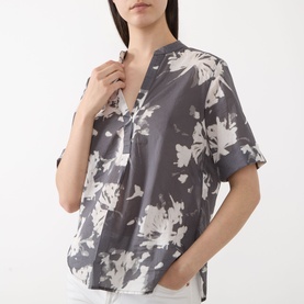 Model wearing Marc O Polo blouse in dark grey multi floral print, short sleeves, V-neckline, relaxed fit, 100% cotton