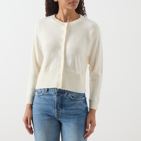 Model wearing Marella Manto Knitted Cardigan in cream wool-cashmere blend, styled with light blue denim jeans.