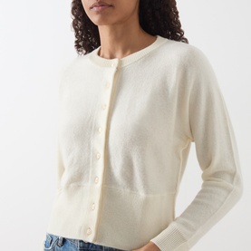 Model wearing Marella Manto Knitted Cardigan in cream, wool-cashmere blend with button-front fastening and ribbed trim, styled with blue jeans.