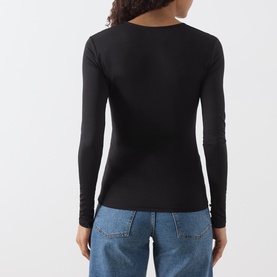 Model wearing Marella black long-sleeve fitted T-shirt, rear view, styled with light blue jeans. Viscose-elastane blend.