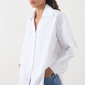 Model wearing Max&Co Colle Poplin Shirt in white, featuring extended flat collar, V-neckline and long sleeves, styled with blue jeans
