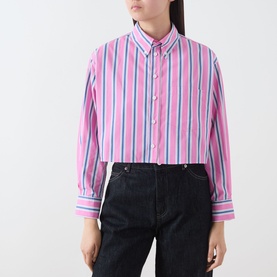 Model wearing Max&Co pink pinstripe cropped cotton shirt with button-down collar, styled with dark wide-leg jeans.