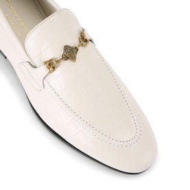 Cream leather loafer with gold-tone chain and logo embellishment, apron toe and topstitching detail
