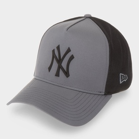 New Era Truc9/40 Sport Baseball Cap in grey, two-tone design with black panels, NY Yankees logo, curved visor and snapback fastening