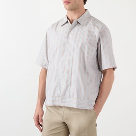Model wearing NN07 red stripe casual shirt in short-sleeve boxy fit, styled with beige trousers.