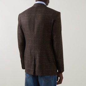 Model wearing Tom Ford black brown houndstooth wool-blend jacket, back view, styled with blue jeans and light blue shirt.