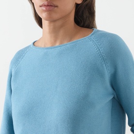 Model wearing Max Mara Weekend Addotto Knit Sweater in light blue with round neckline, raglan sleeves, and textured cotton knit