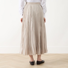 Model wearing Max Mara Weekend ivory pleated midi skirt, styled with a white shirt and black loafers, rear view.