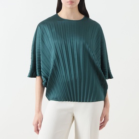 Model wearing Max Mara Weekend Aureo Pliss&eacute; Top in dark green with kimono sleeves and round neckline, styled with white trousers