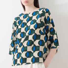 Model wearing Max Mara Weekend Adone Printed Blouse in dark green geometric print, round neckline, three-quarter sleeves, relaxed straight hem