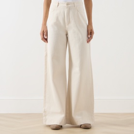 Model wearing Max Mara Weekend ecru wide-leg cotton trousers with pleated front and clean waistband finish.