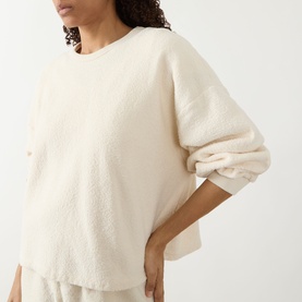 Model wearing American Vintage Bobypark Textured Sweatshirt in ecru, round neck, dropped shoulders, terry cloth finish, styled with matching ecru