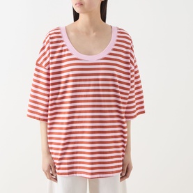 Model wearing American Vintage T-Shirt in Rayures Bonbon, oversized fit with wide red and white horizontal stripes and pink scoop neckline