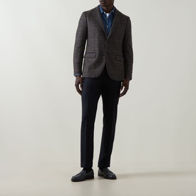 Model wearing Boglioli Houndstooth Single-Breasted Suit Jacket in navy/brown, styled with navy trousers, blue shirt and black shoes.