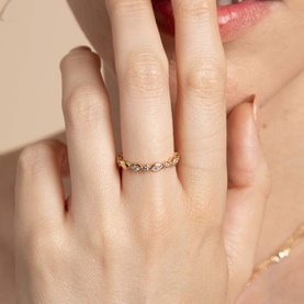 Model with Astrid & Miyu ring in 18ct gold, featuring delicate milgrain-style band with small round stone settings