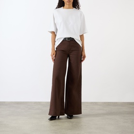 Model wearing Mother Wide Leg Jeans in Decadent Chocolate, styled with a white oversized tee and black heels