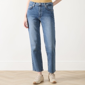 Model wearing Rag & Bone straight-leg jeans in accord blue denim, high-rise waist, full-length leg, styled with beige trainers.