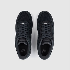 Nike men's trainers in anthracite, overhead flat lay showing pair with black laces, mesh and leather upper, black sole