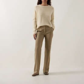Model wearing Luisa Cerano Fine Knit Sweater in yellow, crew neck, long raglan sleeves, fine knit, with taupe tailored trousers and flat shoes
