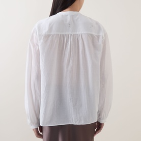 Model wearing Luisa Cerano off white cotton-silk shirt, rear view showing gathered back yoke and long sleeves
