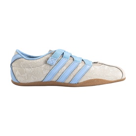 Adidas trainer in Chalk Pearl and Crystal Sky, velcro strap fastening, three light blue stripes, textured upper, gum sole