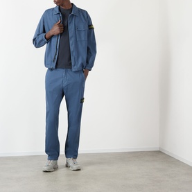 Model wearing Stone Island BLU ARDESIA cotton casual shirt with matching trousers and grey trainers
