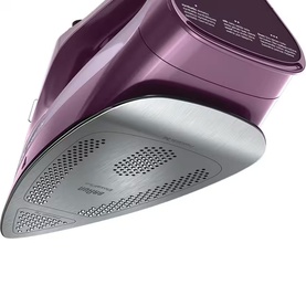 Braun TexStyle 7 Pro Steam Iron in purple, close-up of silver soleplate with steam holes and purple body