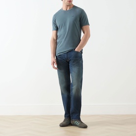 Model wearing Levi's Original Logo T-Shirt in Dark Slate, crew neck, short sleeves, styled with dark wash jeans and grey trainers.