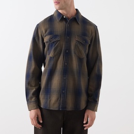 Model wearing Levi's Reg Shirt in Toby Vintage Indigo, brown and blue plaid check, long sleeve with twin chest pockets