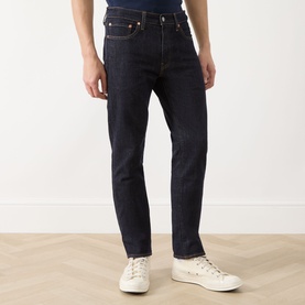 Model wearing Levi's 511&trade; Slim Leg Jeans in dark blue with slim-leg fit, arcuate stitching, styled with white trainers