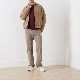 Model wearing Levis Tawny Port cotton sweatshirt, styled with tan overshirt, beige straight-leg trousers and white trainers.