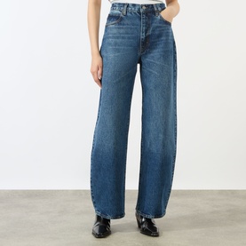 Model wearing FRAME DENIM The Bow High-Rise Wide Leg Jeans in Obscura blue denim with wide barrel leg, styled with black leather shoes
