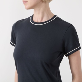 Model wearing FRAME DENIM Navy Multi cotton T-shirt with white tipping detail at crew neck and short sleeves