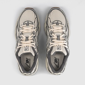 740 V2 Trainers