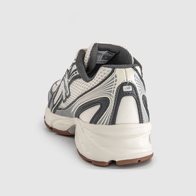 740 V2 Trainers