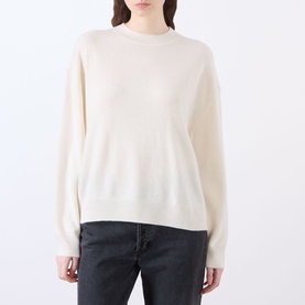 Model wearing Anine Bing Lee Cashmere Sweater in cream with crew neck, dropped shoulders, and ribbed trims, styled with dark jeans