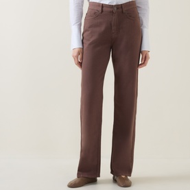 Model wearing InWear Gladys Straight Leg Jeans in Coffee Quartz, straight-cut cotton denim with five-pocket style, styled with a white top.