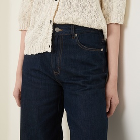 Model wearing InWear Glenn Culotte Jeans in Dark Denim, mid-rise wide-leg style with tobacco stitching, styled with a cream knit top.