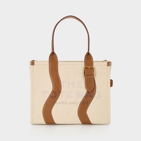 Marc Jacobs The Wavy Canvas Large Tote Bag in beige/argan oil with tan leather wavy trim, carry handles, and gold-tone hardware