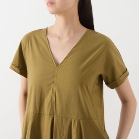 Model wearing Transit Pleated Pocket Dress in olive, featuring V-neckline, short sleeves and pleated front detail. Cotton blend.