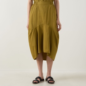 Model wearing Transit olive cotton skirt with draped panelled design and elasticated waist, styled with black flat sandals