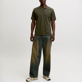Model wearing Jack & Jones Austin Logo Polo Shirt in Rosin, styled with wide-leg tinted denim jeans and cream trainers.