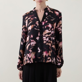Model wearing Joseph Ribkoff Top in black and multi abstract floral print, featuring a V-neckline and long balloon sleeves.