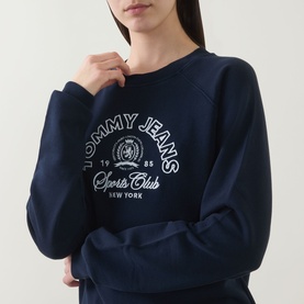 Model wearing Tommy Dark Night Navy cotton sweatshirt with embroidered Sports Club New York logo to chest