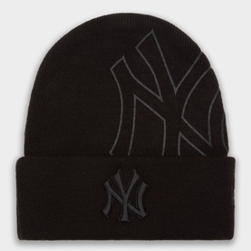 New Era NY Yankees beanie in black, featuring oversized tonal NY logo across crown and embroidered badge on cuff
