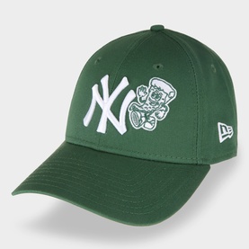 New Era green baseball cap with white NY logo and bear graphic embroidery, structured crown and curved brim
